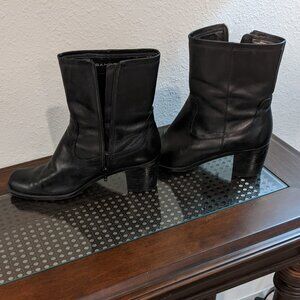 Size 9m all leather Bandolino boots.
